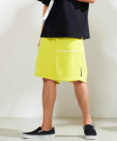 WEGO（ウィゴー）の「WEGO/ヘビー裏毛カラーショーツ（スウェットパンツ・メンズ・ブラック/レッド/イエロー系その他/ホワイト・MEDIUM/LARGE）」の4枚目の写真