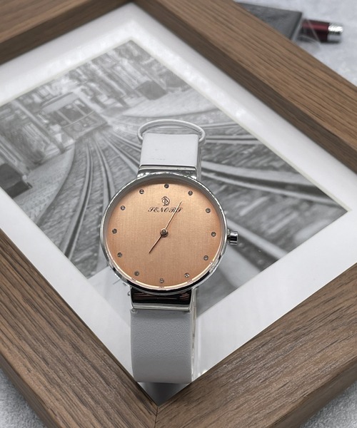 TABI PAL（タビパル）の「デザイン ウオッチ（アナログ腕時計・レディース・グレー/カーキ/ピンク/レッド系その他/ブラック系その他3/ブラック系その他2/ブラック系その他4/イエロー/ホワイト系その他/グレー系その他/ブラウン系その他/ピンク系その他/ブラウン/ベージュ/ホワイト/その他/その他1/その他2/A/B/C/D/F/I/J/K/L/M/N/O/P/Q/R/S/T/U/V/W/X/Y/Z/ネイビー/パープル/アイボリー/ミント/グリーン/ターコイズブルー/サックスブルー/その他5/その他3/その他4/ブルー系その他/その他15/H/その他16/その他19/その他20/キャメル/イエロー系その他/その他6/その他7/その他8/その他9/その他10/チャコール/ホワイト系その他4/ホワイト系その他5/その他21/その他22/その他24/その他25/その他26/その他27/その他28/その他30/ホワイト系その他3/ホワイト系その他2/ブラウン系その他4/ブラウン系その他5/ブラウン系その他3/ブラウン系その他2/グリーン系その他2/グレー系その他4/グレー系その他5/グレー系その他3/グレー系その他2/ブラック系その他5/ブラック系その他6/ベージュ系その他2/ブルー系その他3/ブルー系その他2/ブルー系その他4/イエロー系その他2/イエロー系その他3/イエロー系その他4/イエロー系その他5/ピンク系その他2/ピンク系その他3/ピンク系その他4/ピンク系その他5/レッド系その他2/レッド系その他3/レッド系その他4/レッド系その他5/レッド系その他6/その他23/その他31/その他32/ブラック/その他33/その他34/その他35/グレー系その他7/その他12/その他13/その他11/E/G/ライトホワイト/ブルー系その他5/ブルー系その他6/ブルー系その他7/ベージュ系その他/ホワイト系その他6/ホワイト系その他7/グレー系その他6/ブラウン系その他6/ブラック系その他7/ベージュ系その他3/その他14/ピンクゴールド/ゴールド系その他2/グリーン系その他/ピンク系その他6/ブラック系その他/グレイッシュブルー/イエロー系その他6/イエロー系その他7/スモークピンク/ロイヤルブルー/ベビーピンク/ライトピンク・FREE）」の7枚目の写真