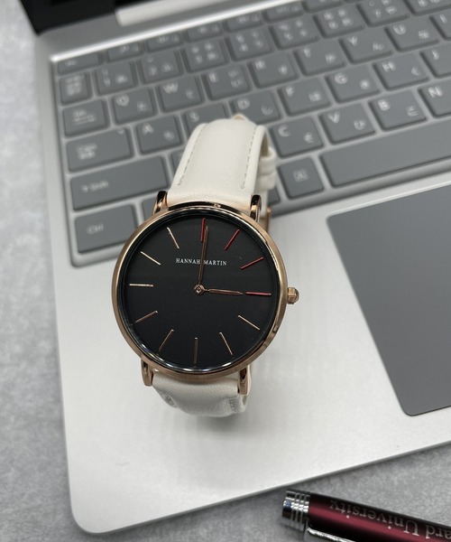 TABI PAL（タビパル）の「デザイン ウオッチ（アナログ腕時計・レディース・グレー/カーキ/ピンク/レッド系その他/ブラック系その他3/ブラック系その他2/ブラック系その他4/イエロー/ホワイト系その他/グレー系その他/ブラウン系その他/ピンク系その他/ブラウン/ベージュ/ホワイト/その他/その他1/その他2/A/B/C/D/F/I/J/K/L/M/N/O/P/Q/R/S/T/U/V/W/X/Y/Z/ネイビー/パープル/アイボリー/ミント/グリーン/ターコイズブルー/サックスブルー/その他5/その他3/その他4/ブルー系その他/その他15/H/その他16/その他19/その他20/キャメル/イエロー系その他/その他6/その他7/その他8/その他9/その他10/チャコール/ホワイト系その他4/ホワイト系その他5/その他21/その他22/その他24/その他25/その他26/その他27/その他28/その他30/ホワイト系その他3/ホワイト系その他2/ブラウン系その他4/ブラウン系その他5/ブラウン系その他3/ブラウン系その他2/グリーン系その他2/グレー系その他4/グレー系その他5/グレー系その他3/グレー系その他2/ブラック系その他5/ブラック系その他6/ベージュ系その他2/ブルー系その他3/ブルー系その他2/ブルー系その他4/イエロー系その他2/イエロー系その他3/イエロー系その他4/イエロー系その他5/ピンク系その他2/ピンク系その他3/ピンク系その他4/ピンク系その他5/レッド系その他2/レッド系その他3/レッド系その他4/レッド系その他5/レッド系その他6/その他23/その他31/その他32/ブラック/その他33/その他34/その他35/グレー系その他7/その他12/その他13/その他11/E/G/ライトホワイト/ブルー系その他5/ブルー系その他6/ブルー系その他7/ベージュ系その他/ホワイト系その他6/ホワイト系その他7/グレー系その他6/ブラウン系その他6/ブラック系その他7/ベージュ系その他3/その他14/ピンクゴールド/ゴールド系その他2/グリーン系その他/ピンク系その他6/ブラック系その他/グレイッシュブルー/イエロー系その他6/イエロー系その他7/スモークピンク/ロイヤルブルー/ベビーピンク/ライトピンク・FREE）」の9枚目の写真