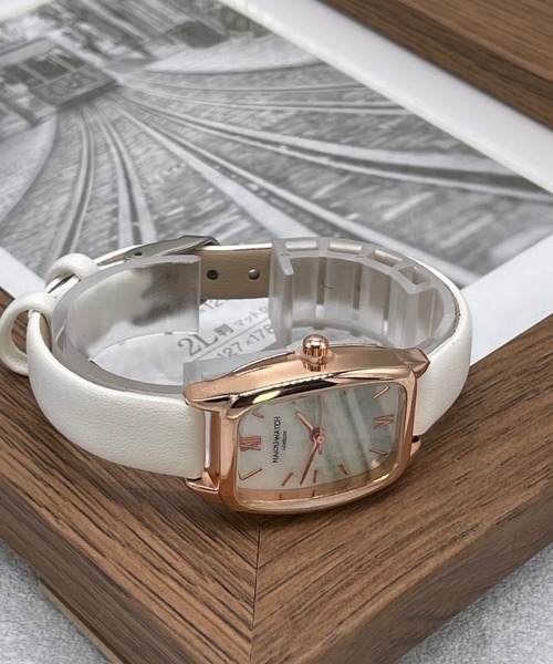 TABI PAL（タビパル）の「デザイン ウオッチ（アナログ腕時計・レディース・グレー/カーキ/ピンク/レッド系その他/ブラック系その他3/ブラック系その他2/ブラック系その他4/イエロー/ホワイト系その他/グレー系その他/ブラウン系その他/ピンク系その他/ブラウン/ベージュ/ホワイト/その他/その他1/その他2/A/B/C/D/F/I/J/K/L/M/N/O/P/Q/R/S/T/U/V/W/X/Y/Z/ネイビー/パープル/アイボリー/ミント/グリーン/ターコイズブルー/サックスブルー/その他5/その他3/その他4/ブルー系その他/その他15/H/その他16/その他19/その他20/キャメル/イエロー系その他/その他6/その他7/その他8/その他9/その他10/チャコール/ホワイト系その他4/ホワイト系その他5/その他21/その他22/その他24/その他25/その他26/その他27/その他28/その他30/ホワイト系その他3/ホワイト系その他2/ブラウン系その他4/ブラウン系その他5/ブラウン系その他3/ブラウン系その他2/グリーン系その他2/グレー系その他4/グレー系その他5/グレー系その他3/グレー系その他2/ブラック系その他5/ブラック系その他6/ベージュ系その他2/ブルー系その他3/ブルー系その他2/ブルー系その他4/イエロー系その他2/イエロー系その他3/イエロー系その他4/イエロー系その他5/ピンク系その他2/ピンク系その他3/ピンク系その他4/ピンク系その他5/レッド系その他2/レッド系その他3/レッド系その他4/レッド系その他5/レッド系その他6/その他23/その他31/その他32/ブラック/その他33/その他34/その他35/グレー系その他7/その他12/その他13/その他11/E/G/ライトホワイト/ブルー系その他5/ブルー系その他6/ブルー系その他7/ベージュ系その他/ホワイト系その他6/ホワイト系その他7/グレー系その他6/ブラウン系その他6/ブラック系その他7/ベージュ系その他3/その他14/ピンクゴールド/ゴールド系その他2/グリーン系その他/ピンク系その他6/ブラック系その他/グレイッシュブルー/イエロー系その他6/イエロー系その他7/スモークピンク/ロイヤルブルー/ベビーピンク/ライトピンク・FREE）」の11枚目の写真