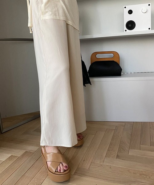 chuclla(チュクラ)の「【chuclla】Platform crossed belt sandal sb-6 chs46(サンダル・レディース・ブラック/ベージュ・36/37/40/38/39)」の4枚目の写真