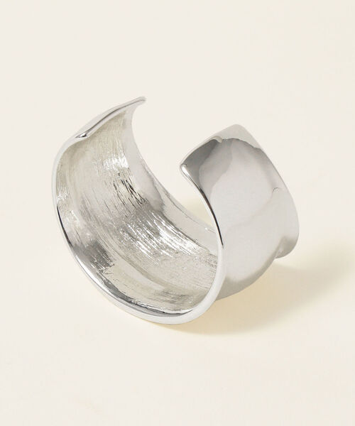 SHIPS any（シップス エニィ）の「SHIPS any:ワイドバングル（バングル/リストバンド・レディース・シルバー・ONE SIZE）」の3枚目の写真