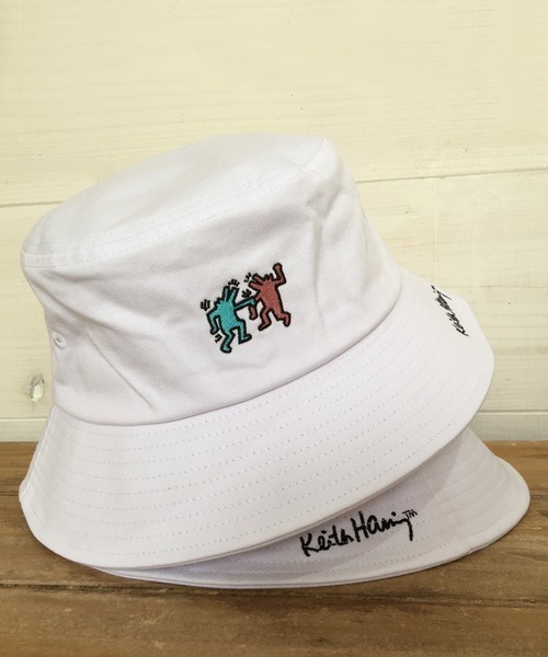 Keith Haring（キース・ヘリング）の「【 Keith Haring / キースヘリング 】 アート ロゴ 刺繍 バケット ハット（ハット・メンズ・ベージュ/ブラック/ホワイト/ブラック系その他/ベージュ系その他/ホワイト系その他/ブラック系その他2/ベージュ系その他2/ホワイト系その他2/ブラック系その他3/ブラック系その他4/ベージュ系その他3/ホワイト系その他3/ブラック系その他5/ホワイト系その他4/ベージュ系その他5/ベージュ系その他4/ブラック系その他6/ホワイト系その他5・FREE）」の5枚目の写真