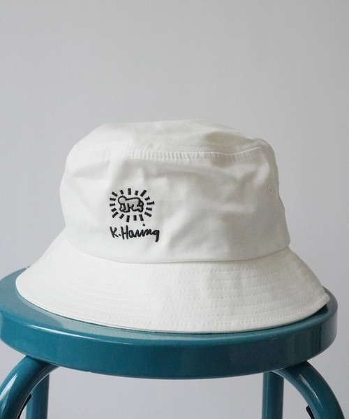 Keith Haring（キース・ヘリング）の「【 Keith Haring / キースヘリング 】 アート ロゴ 刺繍 バケット ハット（ハット・メンズ・ベージュ/ブラック/ホワイト/ブラック系その他/ベージュ系その他/ホワイト系その他/ブラック系その他2/ベージュ系その他2/ホワイト系その他2/ブラック系その他3/ブラック系その他4/ベージュ系その他3/ホワイト系その他3/ブラック系その他5/ホワイト系その他4/ベージュ系その他5/ベージュ系その他4/ブラック系その他6/ホワイト系その他5・FREE）」の7枚目の写真