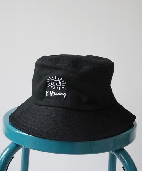 Keith Haring（キース・ヘリング）の「【 Keith Haring / キースヘリング 】 アート ロゴ 刺繍 バケット ハット（ハット・メンズ・ベージュ/ブラック/ホワイト/ブラック系その他/ベージュ系その他/ホワイト系その他/ブラック系その他2/ベージュ系その他2/ホワイト系その他2/ブラック系その他3/ブラック系その他4/ベージュ系その他3/ホワイト系その他3/ブラック系その他5/ホワイト系その他4/ベージュ系その他5/ベージュ系その他4/ブラック系その他6/ホワイト系その他5・FREE）」の13枚目の写真