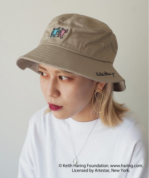 Keith Haring（キース・ヘリング）の「【 Keith Haring / キースヘリング 】 アート ロゴ 刺繍 バケット ハット（ハット・メンズ・ベージュ/ブラック/ホワイト/ブラック系その他/ベージュ系その他/ホワイト系その他/ブラック系その他2/ベージュ系その他2/ホワイト系その他2/ブラック系その他3/ブラック系その他4/ベージュ系その他3/ホワイト系その他3/ブラック系その他5/ホワイト系その他4/ベージュ系その他5/ベージュ系その他4/ブラック系その他6/ホワイト系その他5・FREE）」の17枚目の写真