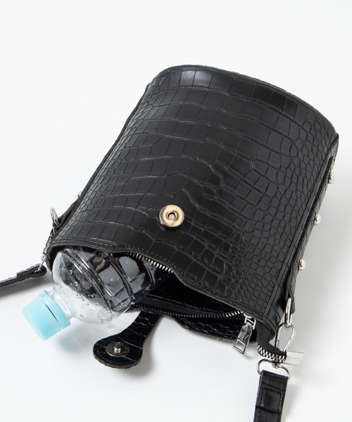 WEGO(ウィゴー)の「WEGO/バックルベルトバケツショルダーバッグ(ショルダーバッグ・レディース・ホワイト/ブラック・FREE)」の16枚目の写真