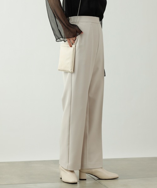 COLONY 2139（コロニートゥーワンスリーナイン）の「ダブルクロスセンタープレスストレートパンツ(セットアップ可)（スラックス・レディース・ブラック/ベージュ/イエロー・MEDIUM/LARGE）」の15枚目の写真