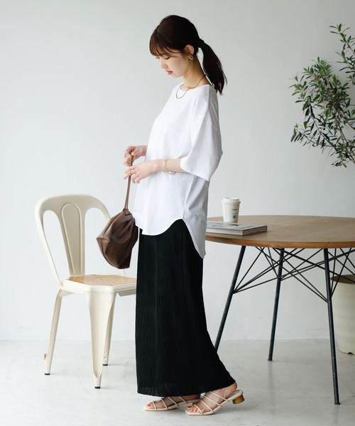 GeeRA（ジーラ）の「綿100％ラウンドヘムビッグＴシャツ（Tシャツ/カットソー・レディース・オフホワイト/モカ/グリーン/ライトパープル/ブラック/ライトブルー・X-LARGE/XX-LARGE/SMALL/LARGE/MEDIUM）」の16枚目の写真