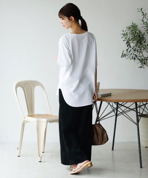 GeeRA（ジーラ）の「綿100％ラウンドヘムビッグＴシャツ（Tシャツ/カットソー・レディース・オフホワイト/モカ/グリーン/ライトパープル/ブラック/ライトブルー・X-LARGE/XX-LARGE/SMALL/LARGE/MEDIUM）」の17枚目の写真