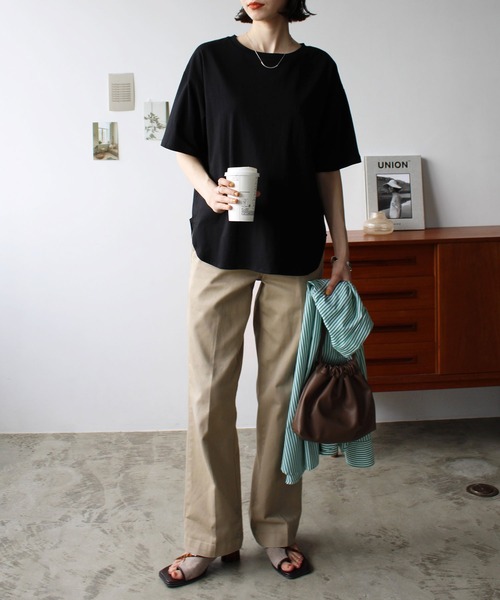 GeeRA（ジーラ）の「綿100％ラウンドヘムビッグＴシャツ（Tシャツ/カットソー・レディース・オフホワイト/モカ/グリーン/ライトパープル/ブラック/ライトブルー・X-LARGE/XX-LARGE/SMALL/LARGE/MEDIUM）」の20枚目の写真