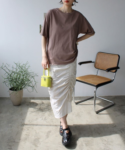 GeeRA（ジーラ）の「綿100％ラウンドヘムビッグＴシャツ（Tシャツ/カットソー・レディース・オフホワイト/モカ/グリーン/ライトパープル/ブラック/ライトブルー・X-LARGE/XX-LARGE/SMALL/LARGE/MEDIUM）」の21枚目の写真