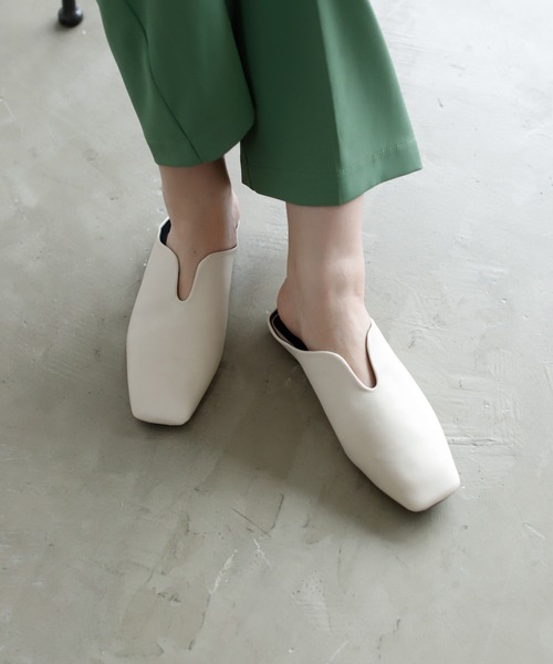 Birthday room（バースデイルーム）の「カットデザインスリッポンフラットサンダル（スリッポン・レディース・ブラック/シルバー/ブロンズ/ナチュラル・24.5/23.5）」の2枚目の写真