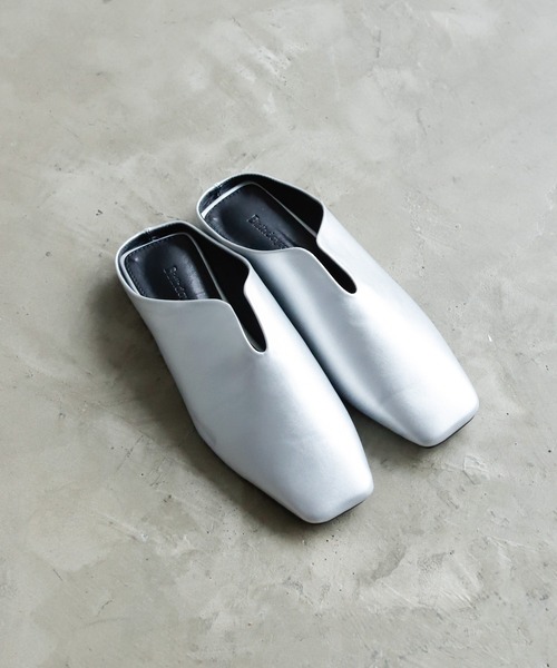 Birthday room（バースデイルーム）の「カットデザインスリッポンフラットサンダル（スリッポン・レディース・ブラック/シルバー/ブロンズ/ナチュラル・24.5/23.5）」の3枚目の写真