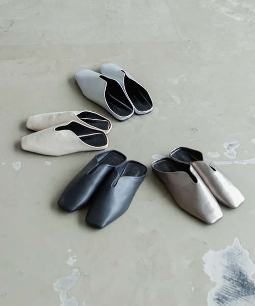 Birthday room（バースデイルーム）の「カットデザインスリッポンフラットサンダル（スリッポン・レディース・ブラック/シルバー/ブロンズ/ナチュラル・24.5/23.5）」の11枚目の写真