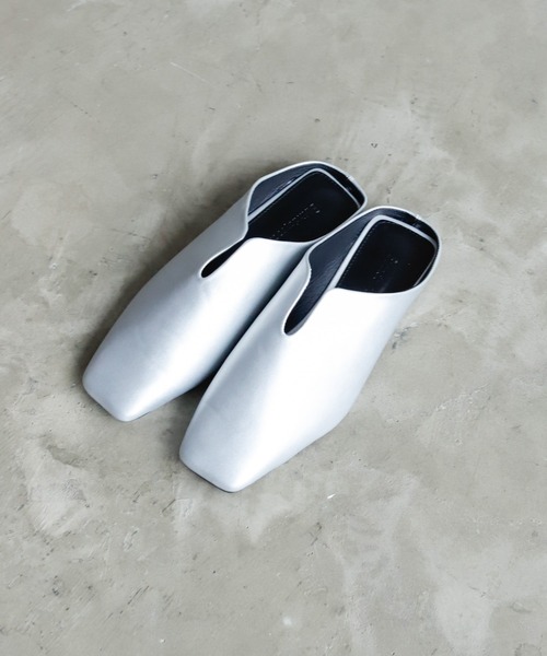 Birthday room（バースデイルーム）の「カットデザインスリッポンフラットサンダル（スリッポン・レディース・ブラック/シルバー/ブロンズ/ナチュラル・24.5/23.5）」の8枚目の写真