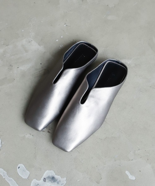 Birthday room（バースデイルーム）の「カットデザインスリッポンフラットサンダル（スリッポン・レディース・ブラック/シルバー/ブロンズ/ナチュラル・24.5/23.5）」の16枚目の写真