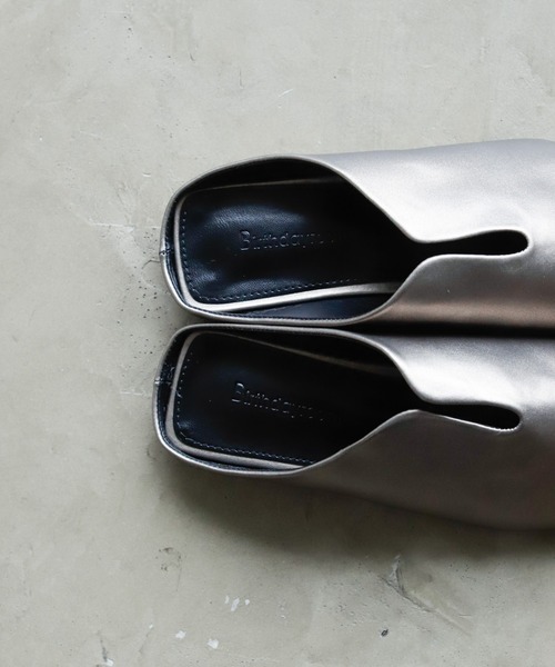 Birthday room（バースデイルーム）の「カットデザインスリッポンフラットサンダル（スリッポン・レディース・ブラック/シルバー/ブロンズ/ナチュラル・24.5/23.5）」の6枚目の写真