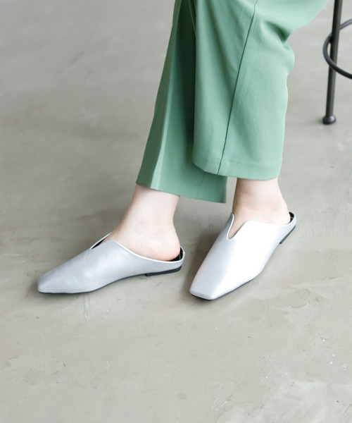 Birthday room（バースデイルーム）の「カットデザインスリッポンフラットサンダル（スリッポン・レディース・ブラック/シルバー/ブロンズ/ナチュラル・24.5/23.5）」の13枚目の写真