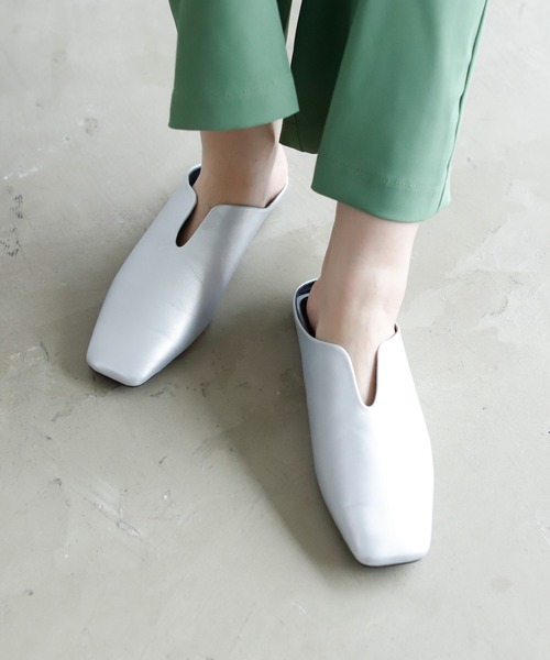 Birthday room（バースデイルーム）の「カットデザインスリッポンフラットサンダル（スリッポン・レディース・ブラック/シルバー/ブロンズ/ナチュラル・24.5/23.5）」の21枚目の写真