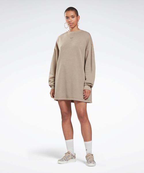 Reebok（リーボック）の「 クラシックス ナチュラル ダイ オーバーサイズ クルー ドレス / Classics Natural Dye Oversize Crew Dress（ワンピース・レディース・ベージュ/サンドグレー・SMALL/MEDIUM/LARGE/X-LARGE）」の2枚目の写真