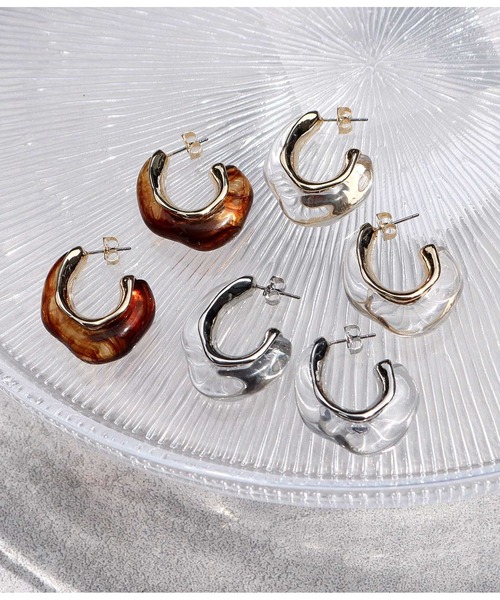 Alluge(アルージュ)の「ドロップニュアンスピアス(ピアス(両耳用)・レディース・ゴールド/ブラウン/シルバー・FREE)」の4枚目の写真