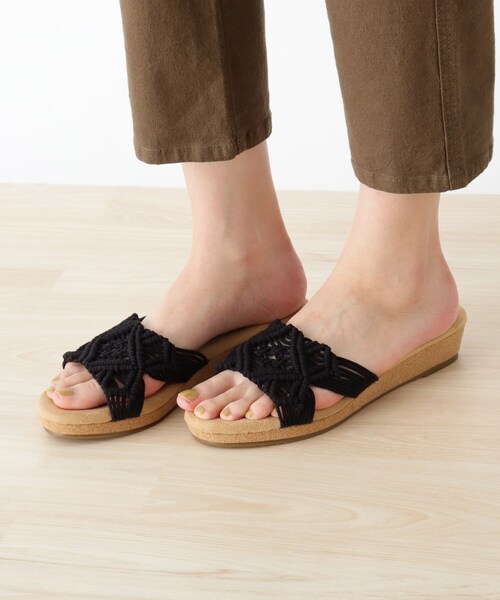 SHOO・LA・RUE（シューラルー）の「◆まくらめふわふわサンダル（サンダル・レディース・ブラック/ナチュラル/キャメル・35/45/25）」の15枚目の写真