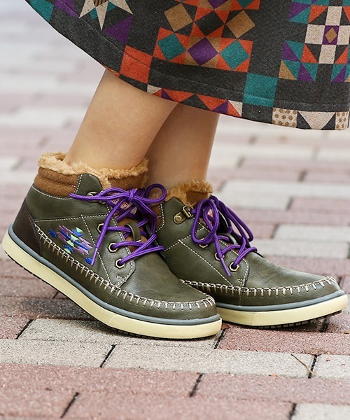 チチカカ(チチカカ)の「ネイティブ刺繍ミドルスニーカー(スニーカー・レディース・ブラック/キャメル/カーキ・MEDIUM/LARGE)」の2枚目の写真