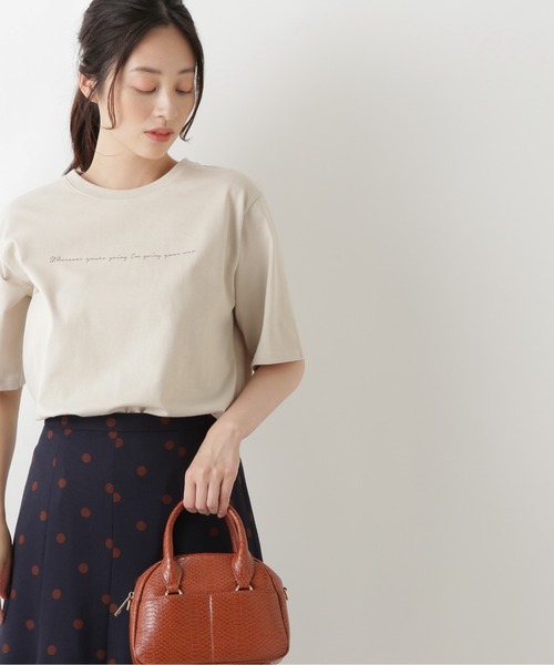 NATURAL BEAUTY BASIC(ナチュラルビューティーベーシック)の「オーガニックコットンレタリングロゴT(Tシャツ/カットソー・レディース・ベージュ/オフホワイト/グレー系その他・MEDIUM)」の1枚目の写真