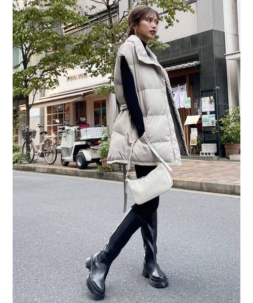 MURUA（ムルーア）の「ロングエアコンダウンベスト（ダウンベスト・レディース・ブラック/カーキ/アイボリー・FREE）」の11枚目の写真