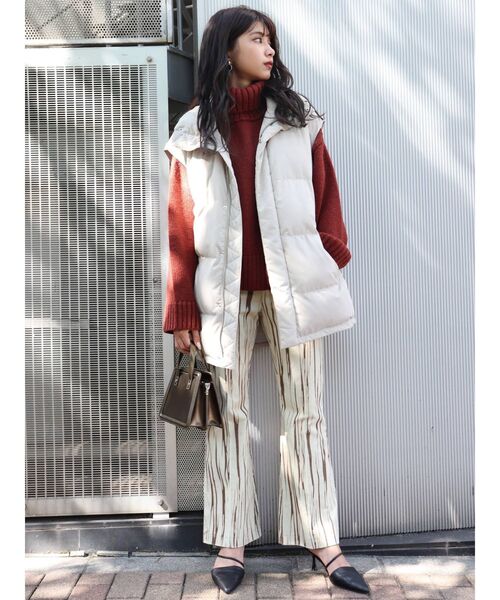 MURUA（ムルーア）の「ロングエアコンダウンベスト（ダウンベスト・レディース・ブラック/カーキ/アイボリー・FREE）」の20枚目の写真