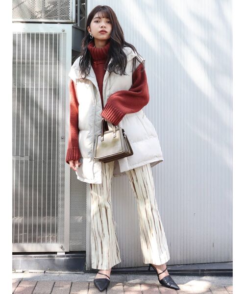 MURUA（ムルーア）の「ロングエアコンダウンベスト（ダウンベスト・レディース・ブラック/カーキ/アイボリー・FREE）」の22枚目の写真