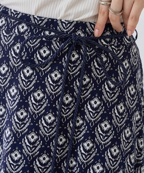 DISCOAT（ディスコート）の「VTG花柄パッチワークフレアスカート（スカート・レディース・ネイビー/キャメル・FREE）」の4枚目の写真