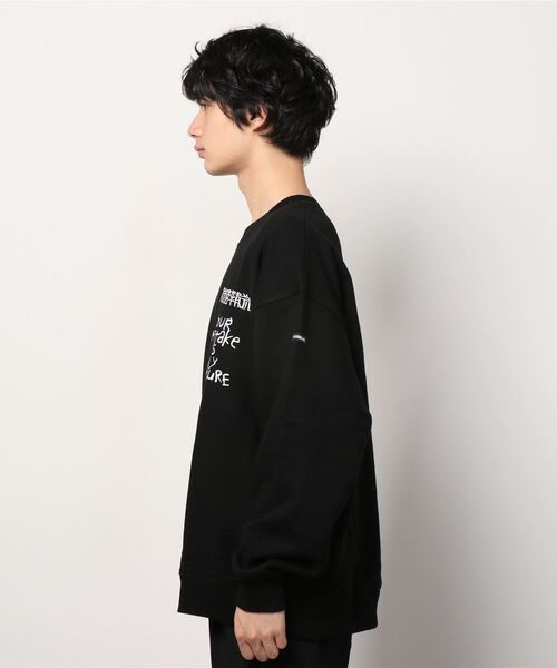AJOBYAJO(アジョバイアジョ)の「【AJOBYAJO/アジョバイアジョ】Embroidered Logos Sweatshirt/エンボス ロゴスウェット MTM スローガンスウェット(スウェット・メンズ・ブラック/ホワイト・L/XL)」の18枚目の写真