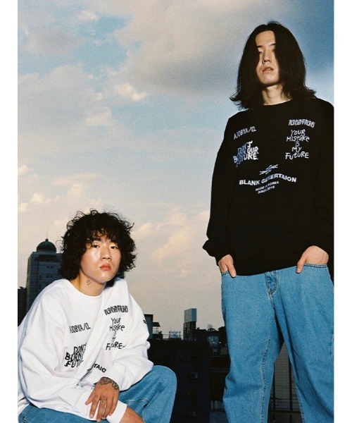 AJOBYAJO(アジョバイアジョ)の「【AJOBYAJO/アジョバイアジョ】Embroidered Logos Sweatshirt/エンボス ロゴスウェット MTM スローガンスウェット(スウェット・メンズ・ブラック/ホワイト・L/XL)」の2枚目の写真