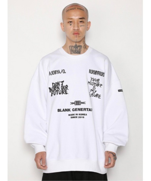 AJOBYAJO(アジョバイアジョ)の「【AJOBYAJO/アジョバイアジョ】Embroidered Logos Sweatshirt/エンボス ロゴスウェット MTM スローガンスウェット(スウェット・メンズ・ブラック/ホワイト・L/XL)」の4枚目の写真