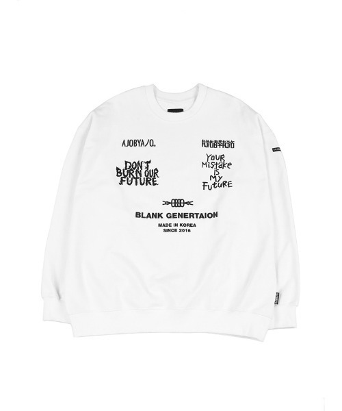 AJOBYAJO(アジョバイアジョ)の「【AJOBYAJO/アジョバイアジョ】Embroidered Logos Sweatshirt/エンボス ロゴスウェット MTM スローガンスウェット(スウェット・メンズ・ブラック/ホワイト・L/XL)」の3枚目の写真