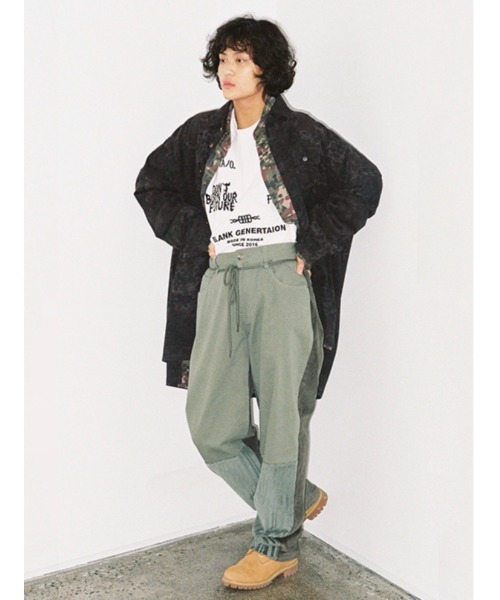 AJOBYAJO(アジョバイアジョ)の「【AJOBYAJO/アジョバイアジョ】Embroidered Logos Sweatshirt/エンボス ロゴスウェット MTM スローガンスウェット(スウェット・メンズ・ブラック/ホワイト・L/XL)」の11枚目の写真