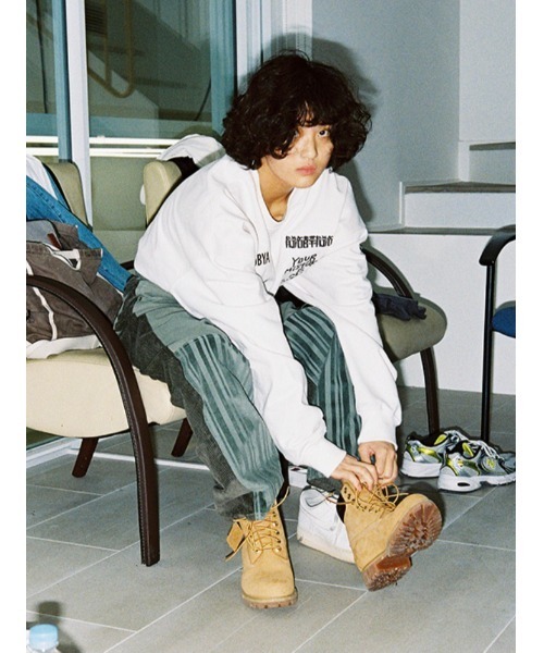 AJOBYAJO(アジョバイアジョ)の「【AJOBYAJO/アジョバイアジョ】Embroidered Logos Sweatshirt/エンボス ロゴスウェット MTM スローガンスウェット(スウェット・メンズ・ブラック/ホワイト・L/XL)」の8枚目の写真
