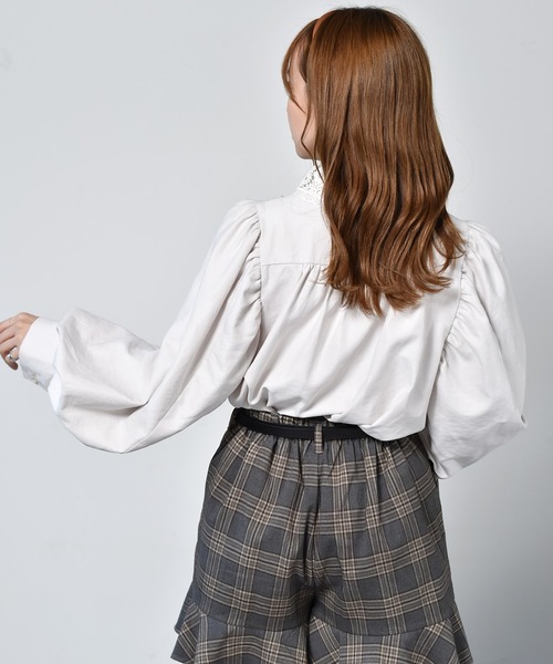 ems excite（エムズエキサイト）の「襟レースパワショルブラウス（シャツ/ブラウス・レディース・ホワイト/ライトブルー/ブラック/ブラック系その他・FREE）」の17枚目の写真