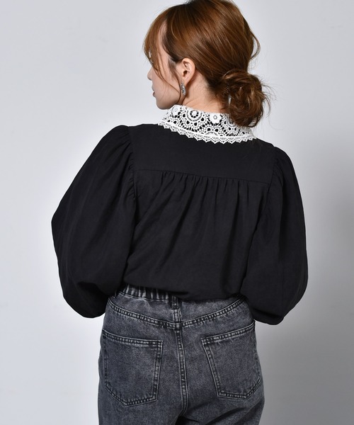 ems excite（エムズエキサイト）の「襟レースパワショルブラウス（シャツ/ブラウス・レディース・ホワイト/ライトブルー/ブラック/ブラック系その他・FREE）」の15枚目の写真