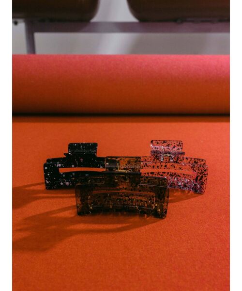 EMODA(エモダ)の「【HOLIDAY】タンクワイドバレッタ(バレッタ/ヘアクリップ・レディース・ブラック/ブラウン/クリア・FREE)」の4枚目の写真