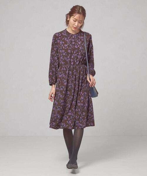 closet story（クローゼットストーリー）の「＜closet story＞カラーフラワー ギャザーワンピース -ウォッシャブル-（ワンピース・レディース・ブラック/ダークブラウン/ロイヤルブルー・FREE）」の2枚目の写真