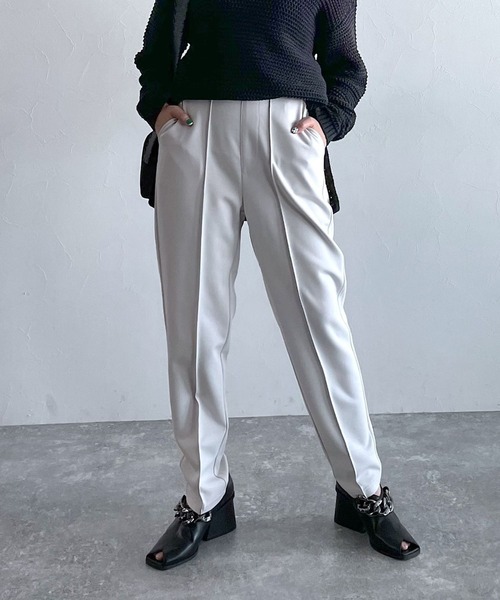 PAGEBOY(ページボーイ)の「カットテーパードパンツ(スウェットパンツ・レディース・ブラック/グレイッシュベージュ/イエロー・FREE)」の3枚目の写真