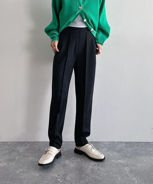 PAGEBOY(ページボーイ)の「カットテーパードパンツ(スウェットパンツ・レディース・ブラック/グレイッシュベージュ/イエロー・FREE)」の5枚目の写真