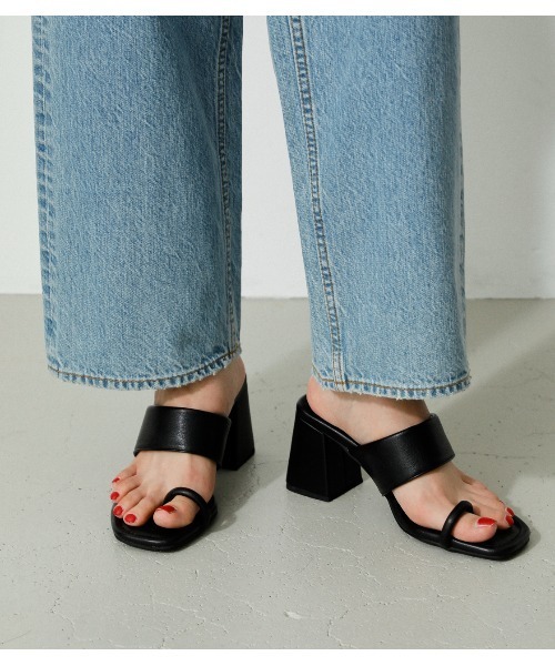 AZUL by moussy(アズールバイマウジー)の「CHUNKY HEEL THUMB SANDALS/チャンキーヒールサムサンダル(サンダル・レディース・ブラック・LARGE/SMALL/MEDIUM)」の8枚目の写真