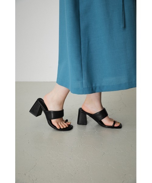 AZUL by moussy(アズールバイマウジー)の「CHUNKY HEEL THUMB SANDALS/チャンキーヒールサムサンダル(サンダル・レディース・ブラック・LARGE/SMALL/MEDIUM)」の12枚目の写真