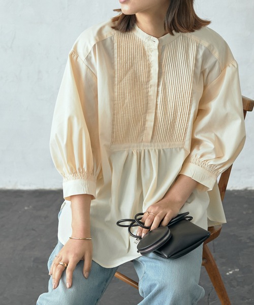 ECRIRE(エクリール)の「【TOMOコラボ】ピンタックボリュームスリーブブラウス(シャツ/ブラウス・レディース・ブラック/ベージュ/オフホワイト/モカ・M/L)」の4枚目の写真