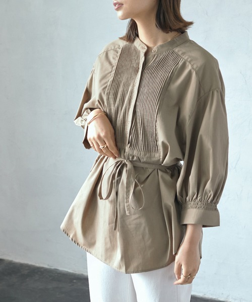 ECRIRE(エクリール)の「【TOMOコラボ】ピンタックボリュームスリーブブラウス(シャツ/ブラウス・レディース・ブラック/ベージュ/オフホワイト/モカ・M/L)」の3枚目の写真