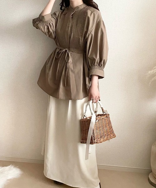 ECRIRE(エクリール)の「【TOMOコラボ】ピンタックボリュームスリーブブラウス(シャツ/ブラウス・レディース・ブラック/ベージュ/オフホワイト/モカ・M/L)」の11枚目の写真